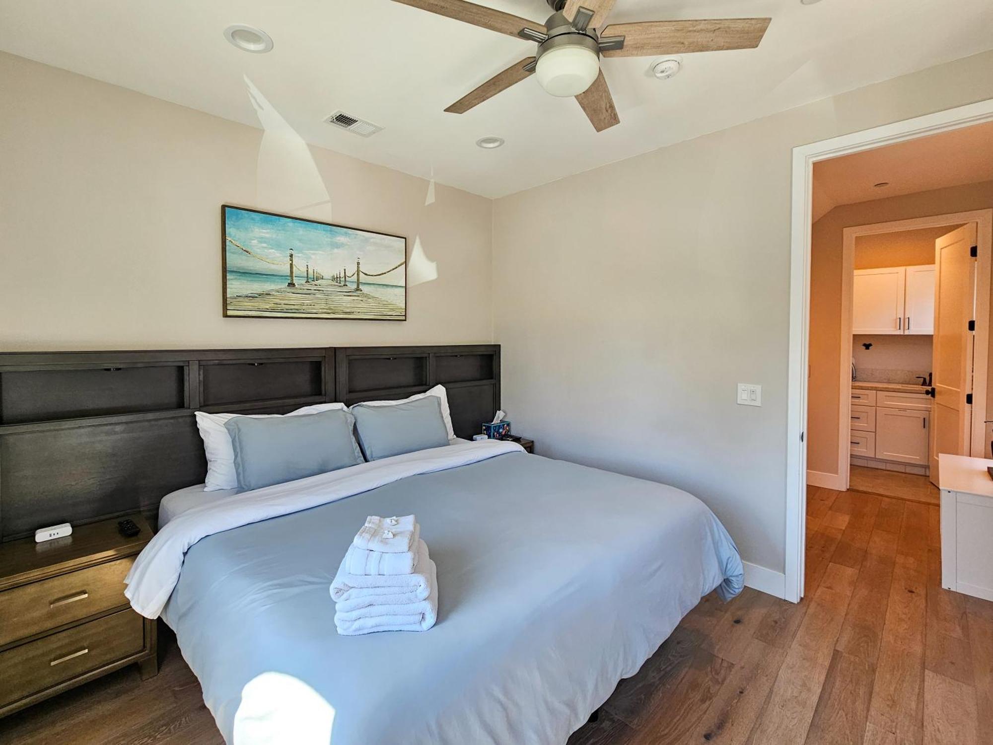 Modern Comfort, Prime Location, 360 Views, 4 Bedroom Entire House Casa de férias *